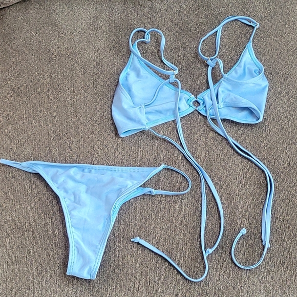 Bikini - Picture 2 of 2